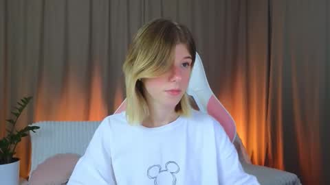 Bella online show from September 9, 1:33 pm