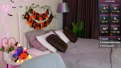 meow_mellie online show from October 27, 6:02 am