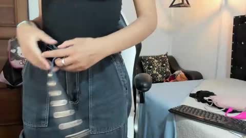 Snapshot of meow_mota chatting on February 7, 8:10 pm Valentina online show from February 7, 8:10 pm