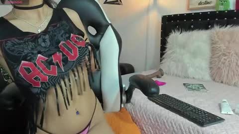 Snapshot of meow_mota chatting on February 10, 11:55 pm Valentina online show from February 10, 11:55 pm