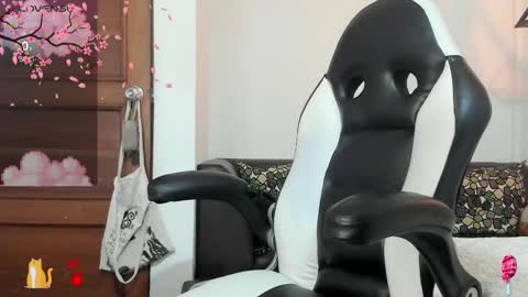 Snapshot of meow_mota chatting on February 13, 12:24 am Valentina online show from February 13, 12:24 am