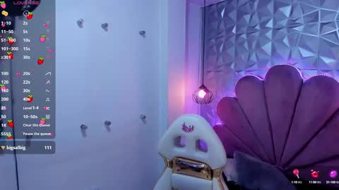 Snapshot of meraki_fraise chatting on February 23, 1:35 am online show from February 23, 1:35 am