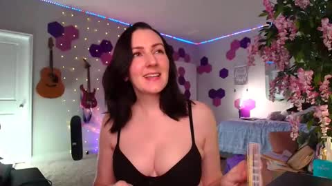 Meredith Bae online show from March 13, 1:09 am