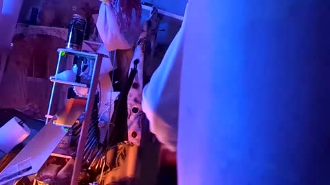 gurlnips online show from November 19, 5:40 am