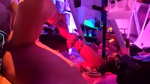 gurlnips online show from December 1, 8:23 am