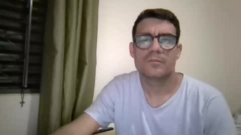 Snapshot of mersao chatting on October 25, 12:44 am Nerd Latino online show from October 25, 12:44 am