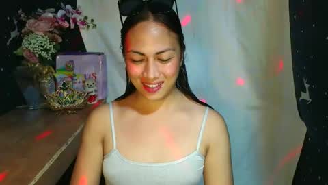 Mia online show from December 18, 3:40 pm