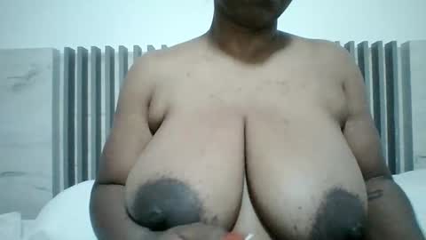 mia1993173492 online show from February 28, 3:18 am