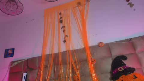 Emi online show from October 25, 8:31 pm