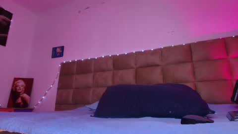 Emi online show from September 24, 7:42 pm