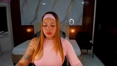Snapshot of mia_18v chatting on September 9, 5:35 pm Violett online show from September 9, 5:35 pm
