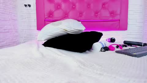 Snapshot of mia__099 chatting on January 29, 11:25 pm Mia Blonde online show from January 29, 11:25 pm