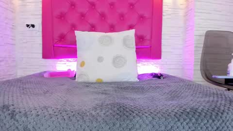 Snapshot of mia__099 chatting on February 13, 10:22 pm Mia Blonde online show from February 13, 10:22 pm