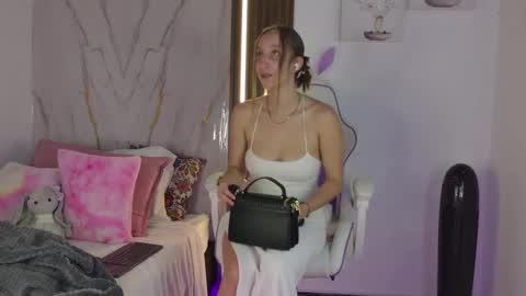 Snapshot of mia__099 chatting on September 13, 7:38 pm Mia Blonde online show from September 13, 7:38 pm