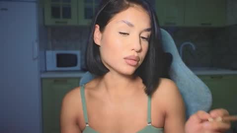 Mia online show from September 24, 10:05 pm