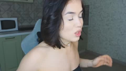 Snapshot of mia___lunaa chatting on February 18, 1:10 am Mia online show from February 18, 1:10 am