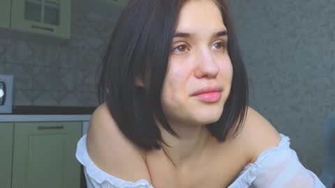 Snapshot of mia___lunaa chatting on February 22, 1:11 am Mia online show from February 22, 1:11 am