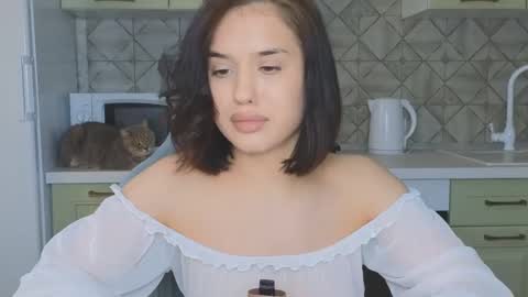 Snapshot of mia___lunaa chatting on March 4, 7:41 am Mia online show from March 4, 7:41 am