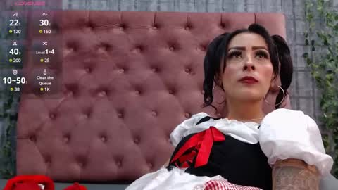 Mia online show from February 26, 9:01 am