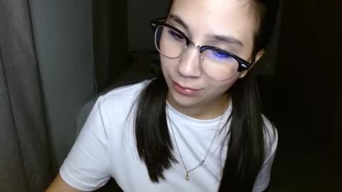 Mia online show from November 15, 4:47 am