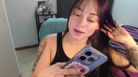 Snapshot of mia_adams_red chatting on January 4, 1:31 am mia online show from January 4, 1:31 am