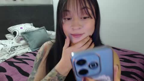 Snapshot of mia_adams_red chatting on January 8, 1:32 am mia online show from January 8, 1:32 am