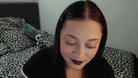 Snapshot of mia_adams_red chatting on January 9, 1:18 am mia online show from January 9, 1:18 am