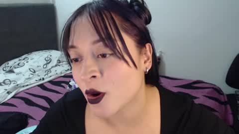 Snapshot of mia_adams_red chatting on January 5, 2:27 am mia online show from January 5, 2:27 am