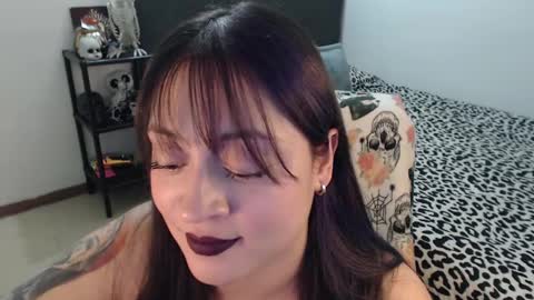 Snapshot of mia_adams_red chatting on January 10, 1:21 am mia online show from January 10, 1:21 am
