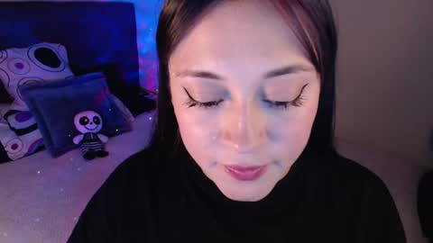 Snapshot of mia_adams_red chatting on February 2, 11:53 pm mia online show from February 2, 11:53 pm