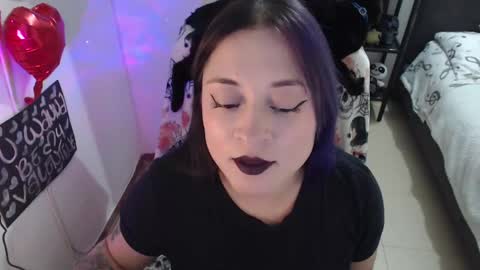 Snapshot of mia_adams_red chatting on February 12, 9:01 pm mia online show from February 12, 9:01 pm