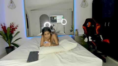 mia_and_masterboy online show from December 3, 3:39 pm