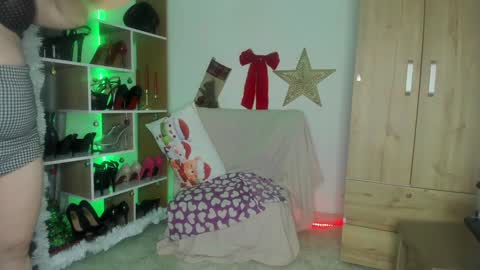 Snapshot of mia_bellatrix chatting on December 15, 1:13 am Mia Bellatrix online show from December 15, 1:13 am