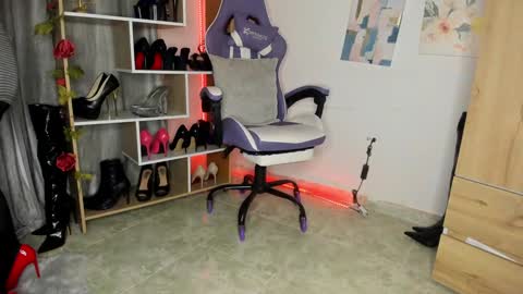 Snapshot of mia_bellatrix chatting on February 1, 1:02 am Mia Bellatrix online show from February 1, 1:02 am