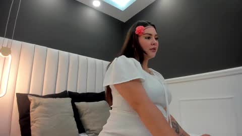 Snapshot of mia_blumm_ chatting on March 7, 11:29 am Mia online show from March 7, 11:29 am