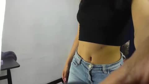 mia_clark18 online show from December 3, 9:48 pm