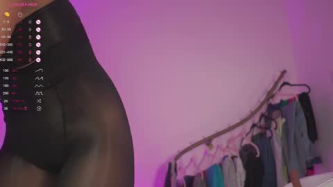 Snapshot of mia_coliin chatting on February 24, 8:25 pm Anna online show from February 24, 8:25 pm