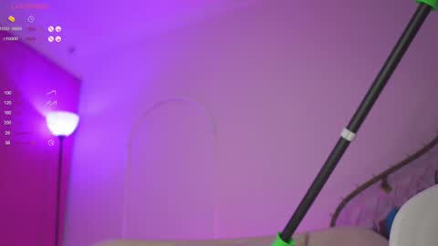 Snapshot of mia_coliin chatting on February 19, 11:57 pm Anna online show from February 19, 11:57 pm