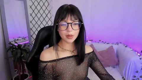 mia_collins_b online show from May 23, 10:28 pm