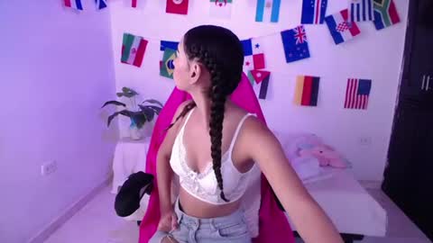 mia_cute_girl online show from July 4, 6:33 pm