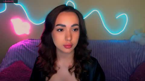 mia_cutie77 online show from November 3, 10:49 am