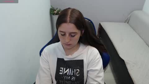 Mia online show from November 10, 1:36 pm