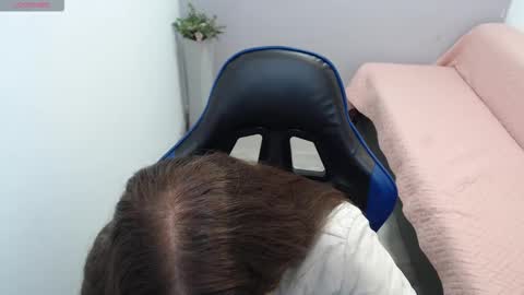 Mia online show from February 9, 1:59 pm