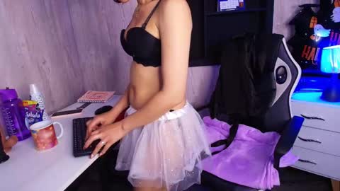 mia_esposito2 online show from October 19, 5:23 am