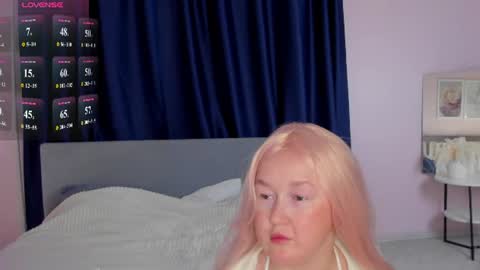 Mia online show from June 26, 5:13 am