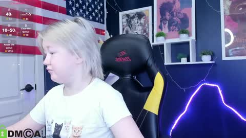 Mia online show from April 25, 3:08 am