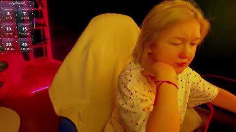 Mia online show from March 14, 2:59 am