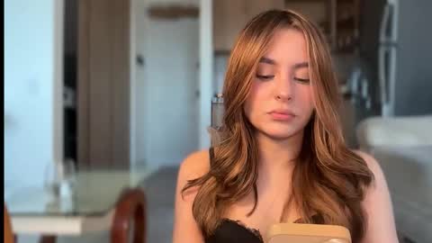 mia_ferrer777 online show from February 21, 10:35 pm