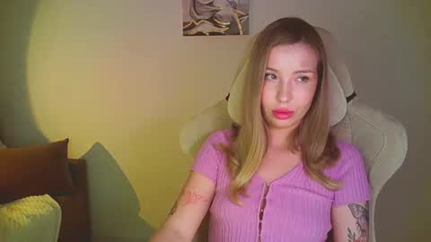 Mia online show from June 22, 9:55 pm