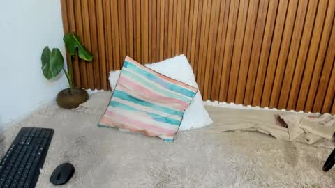 Mia online show from April 15, 4:27 am